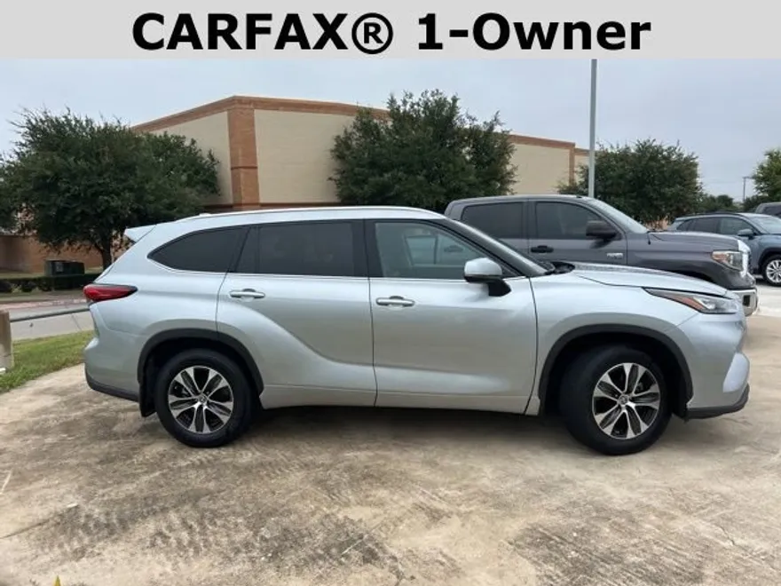 2020 Toyota Highlander XLE photo 1