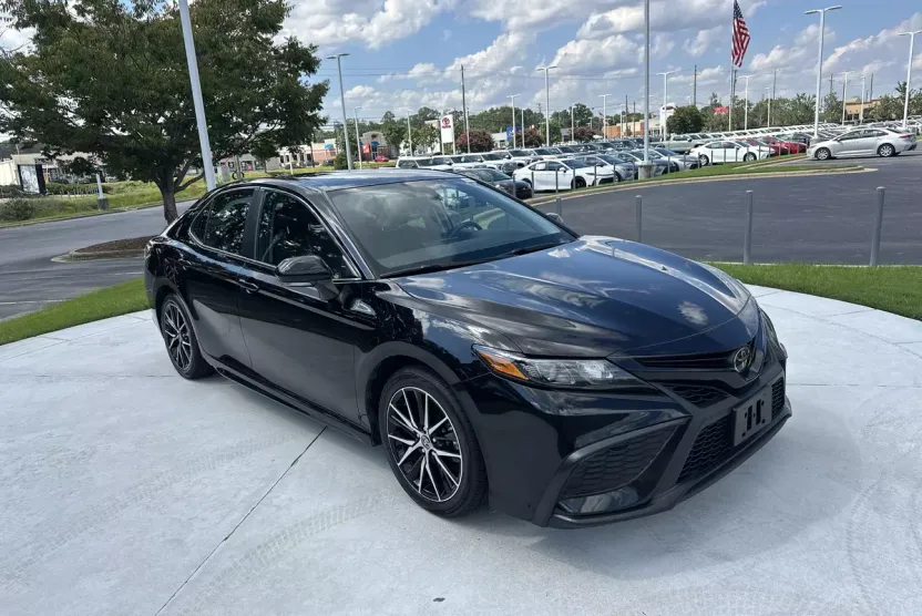 2023 Toyota Camry SE photo 1