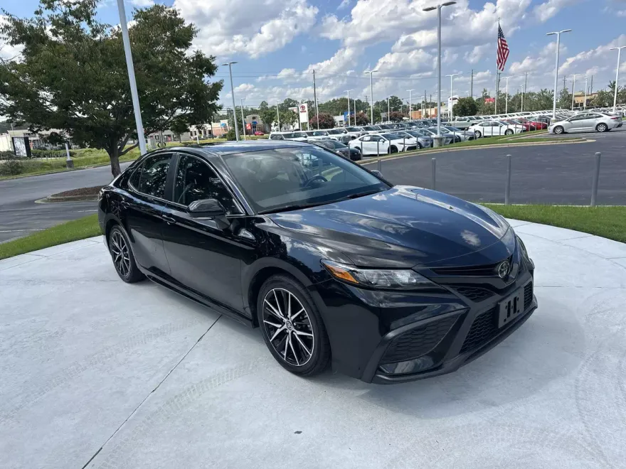 2023 Toyota Camry SE photo 1