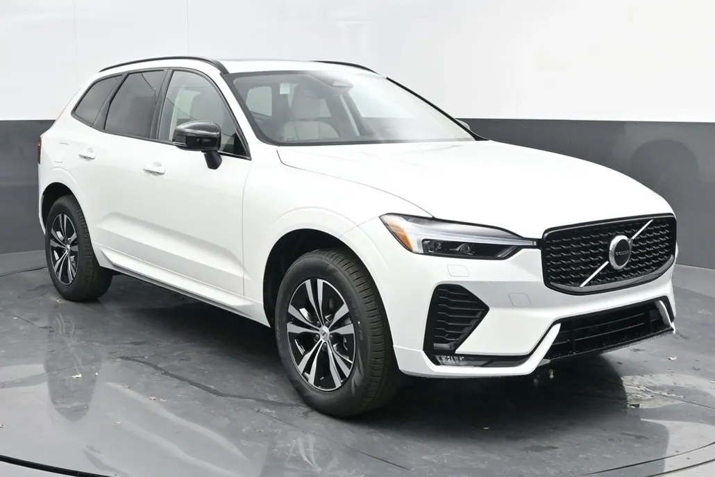 2025 Volvo XC60 B5 Core photo 1