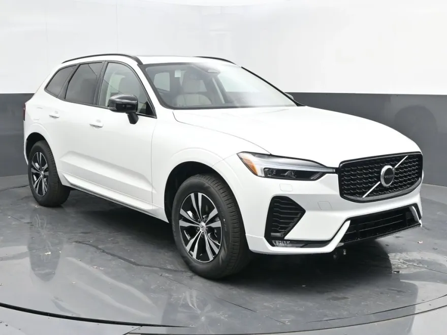 2025 Volvo XC60 B5 Core photo 1