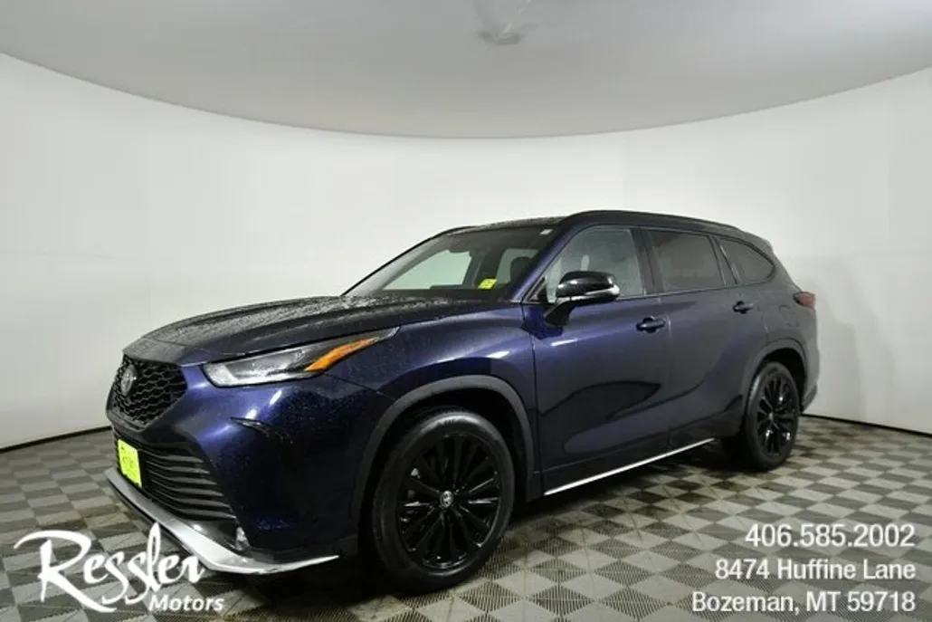 2024 Toyota Highlander LE photo 1