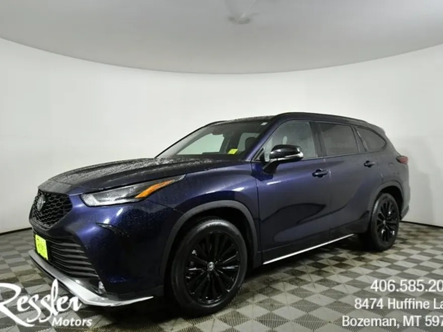 2024 Toyota Highlander LE photo 1