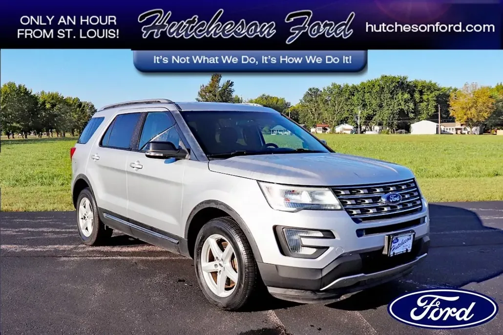 2017 Ford Explorer XLT photo 1