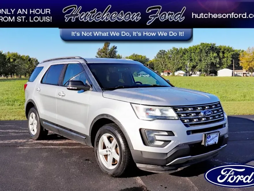 2017 Ford Explorer XLT photo 1