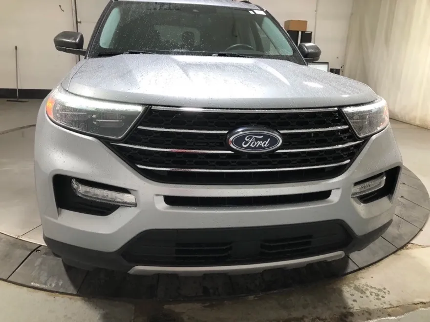 2023 Ford Explorer XLT photo 1