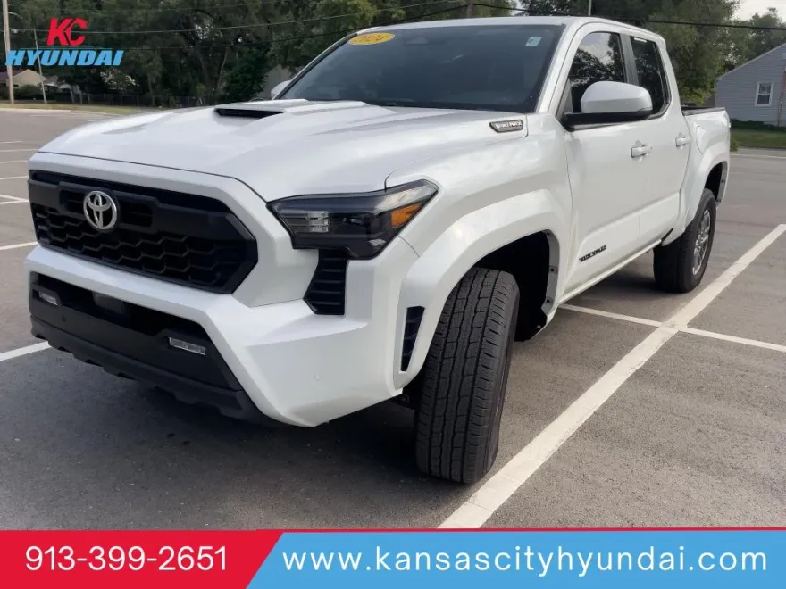 2024 Toyota Tacoma TRD Sport photo 1