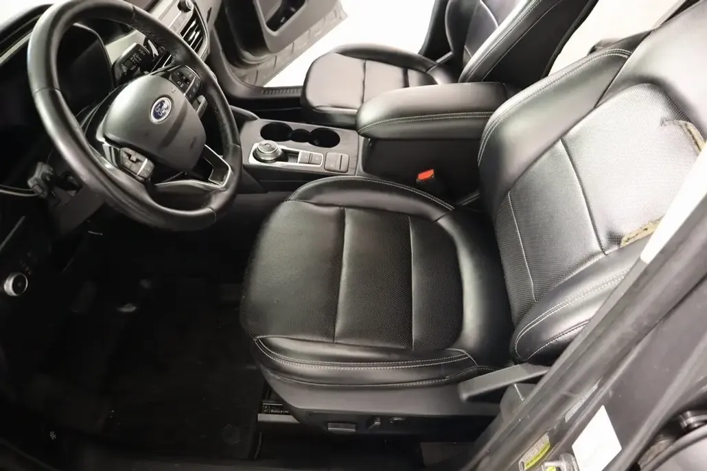 2021 Ford Escape SEL photo 1