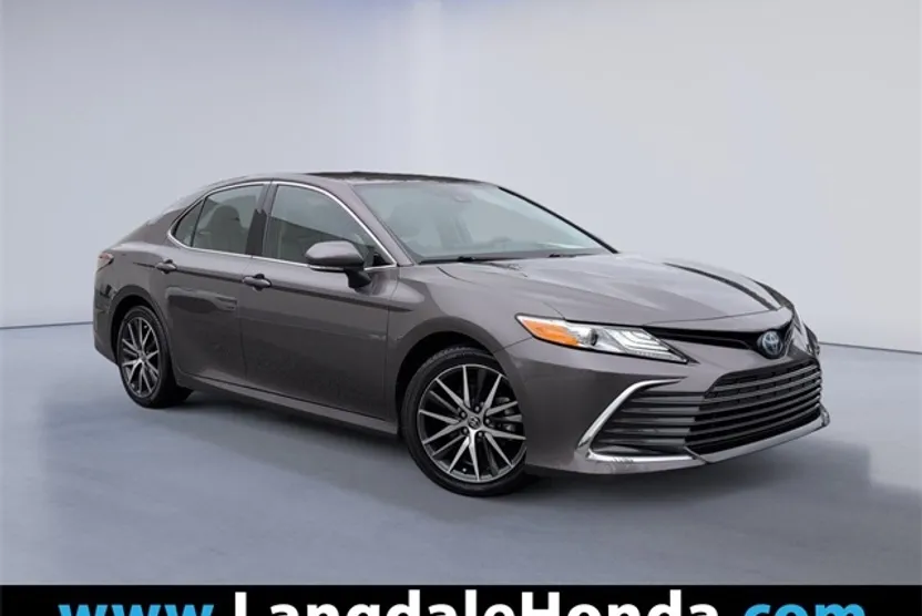 2022 Toyota Camry Hybrid XLE photo 1