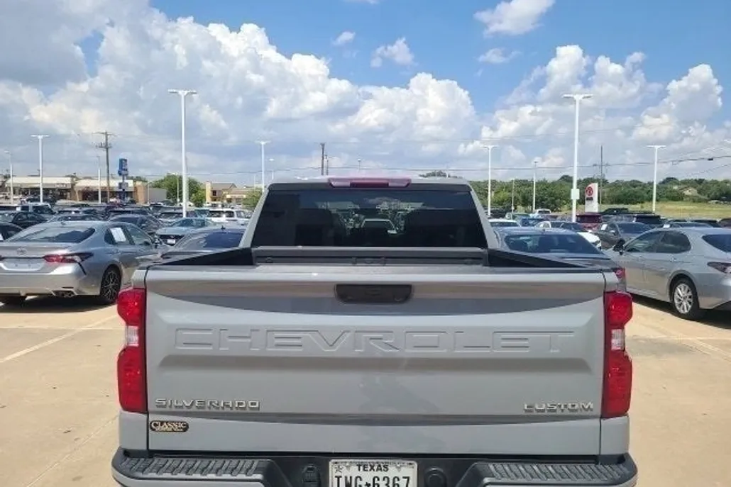 2024 Chevrolet Silverado 1500 Custom photo 1