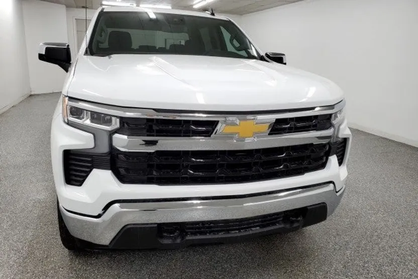 2026 Chevrolet Silverado 1500 LT photo 1