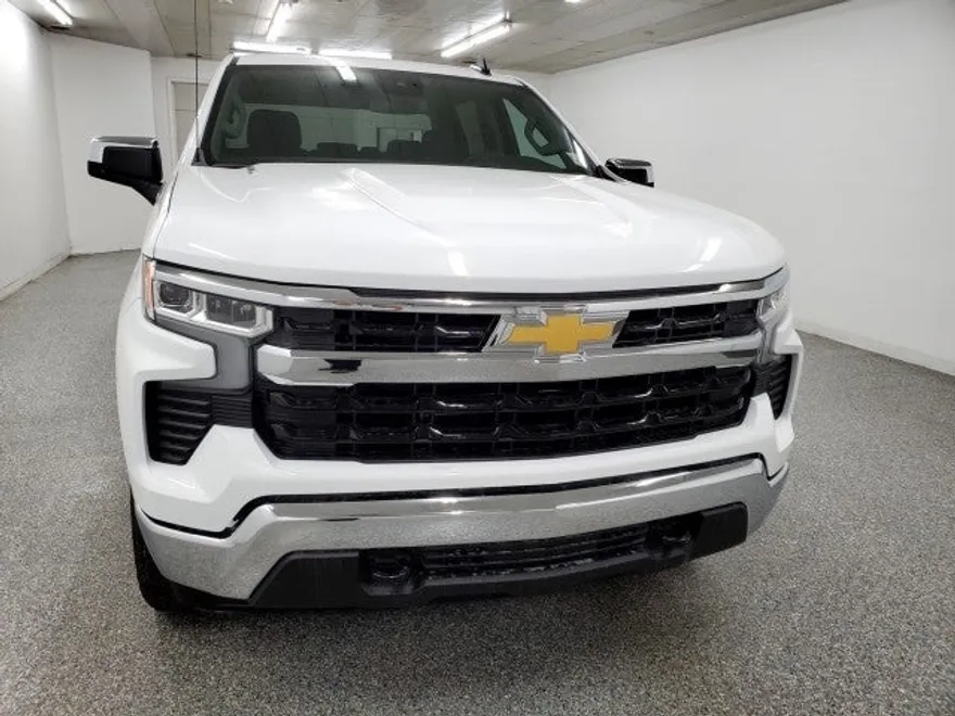 2026 Chevrolet Silverado 1500 LT photo 1