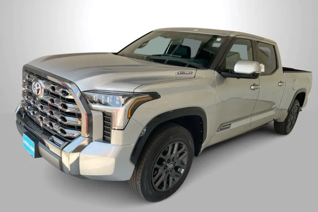 2025 Toyota Tundra Platinum CrewMax photo 1