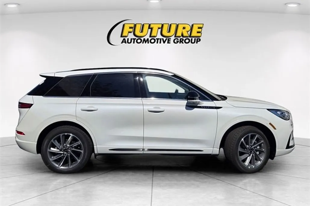 2025 Lincoln Corsair Grand Touring photo 1