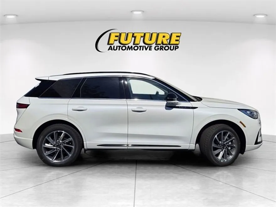 2025 Lincoln Corsair Grand Touring photo 1