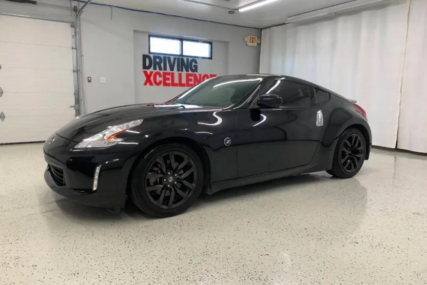 2015 Nissan 370Z photo 1