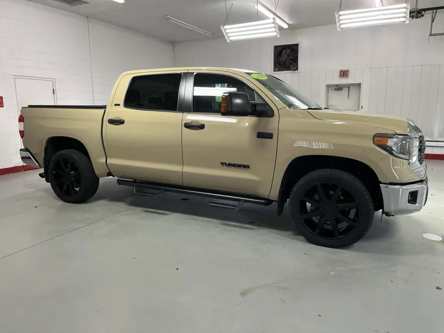 2020 Toyota Tundra SR5 CrewMax photo 1