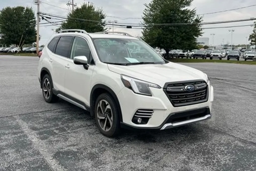 2022 Subaru Forester Touring photo 1