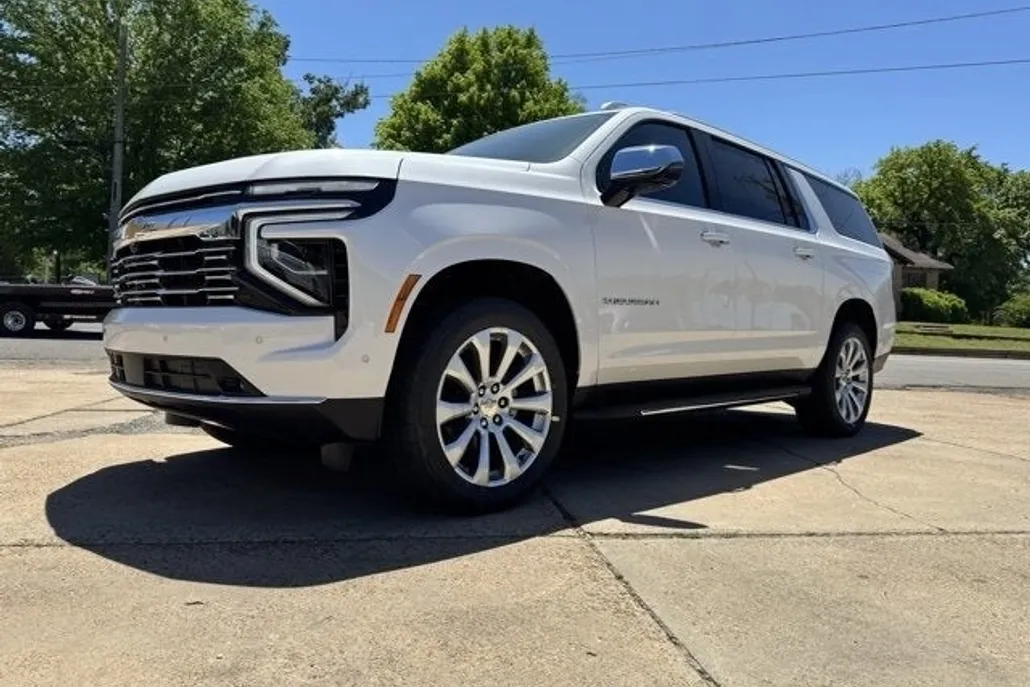 2025 Chevrolet Suburban Premier photo 1