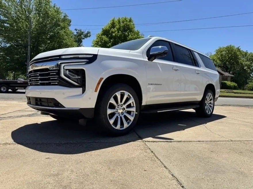 2025 Chevrolet Suburban Premier photo 1
