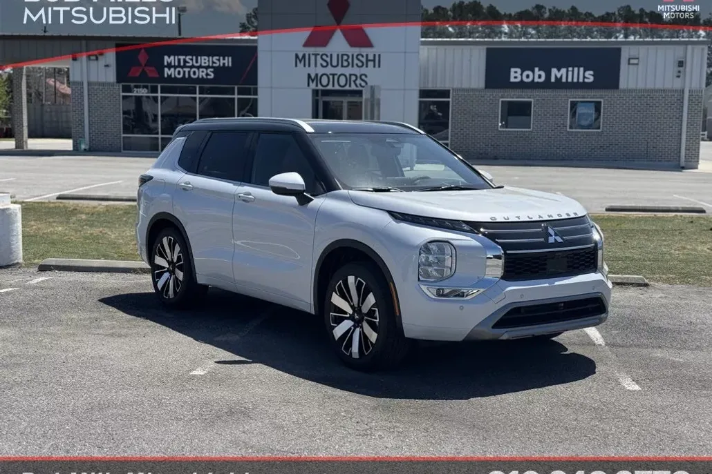 2025 Mitsubishi Outlander SEL photo 1