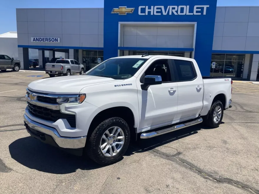 2025 Chevrolet Silverado 1500 LT photo 1
