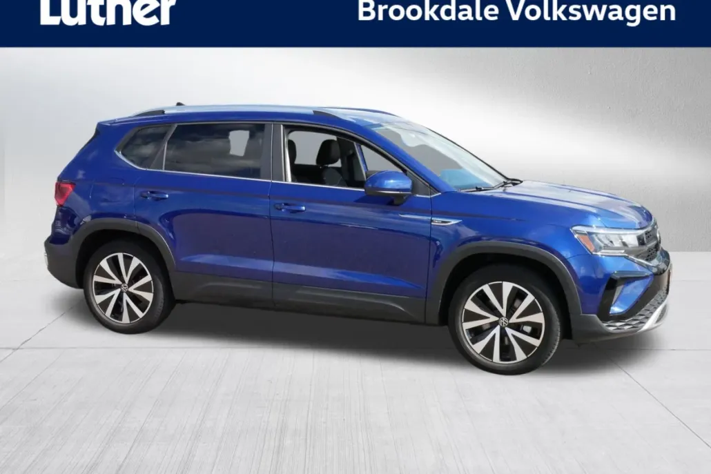 2023 Volkswagen Taos SE photo 1