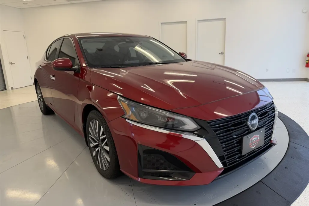 2023 Nissan Altima 2.5 SV photo 1