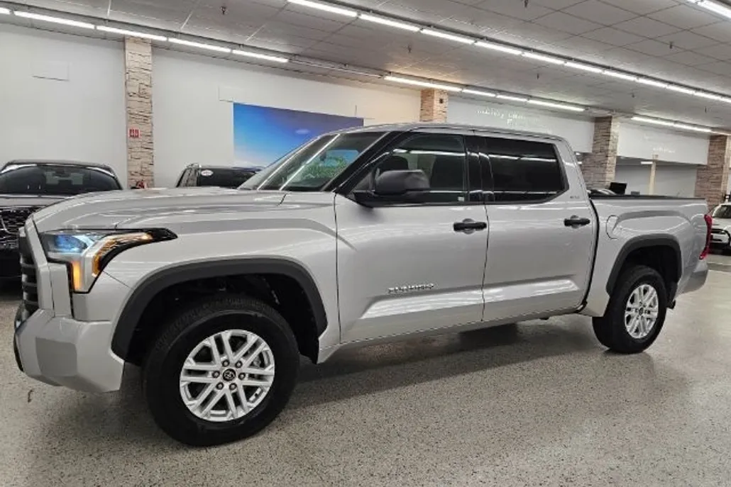 2023 Toyota Tundra SR5 CrewMax photo 1