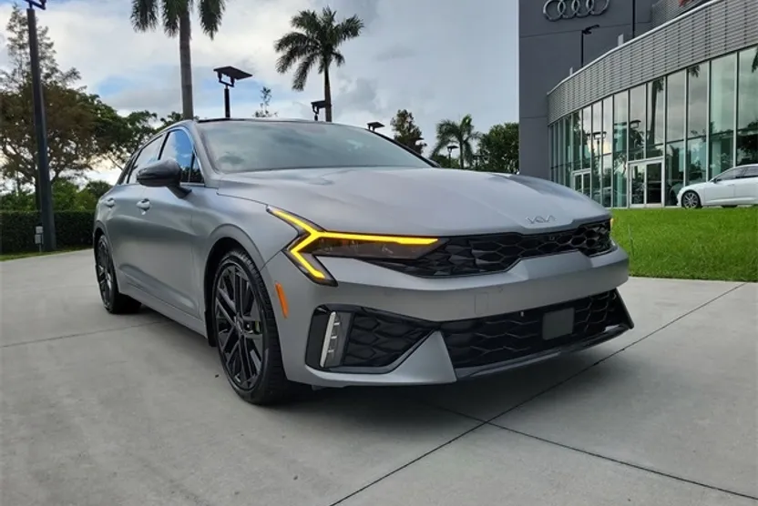 2025 Kia K5 GT photo 1