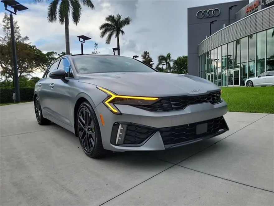 2025 Kia K5 GT photo 1