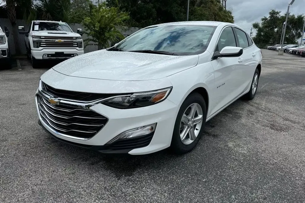 2025 Chevrolet Malibu LS photo 1
