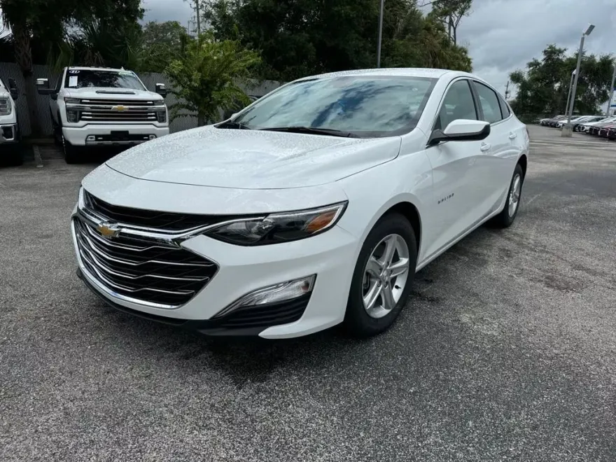 2025 Chevrolet Malibu LS photo 1