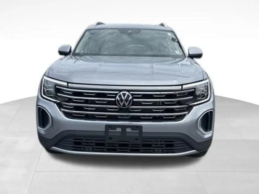 2025 Volkswagen Atlas SEL photo 1