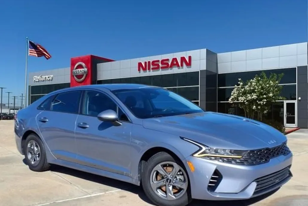 2022 Kia K5 LXS photo 1
