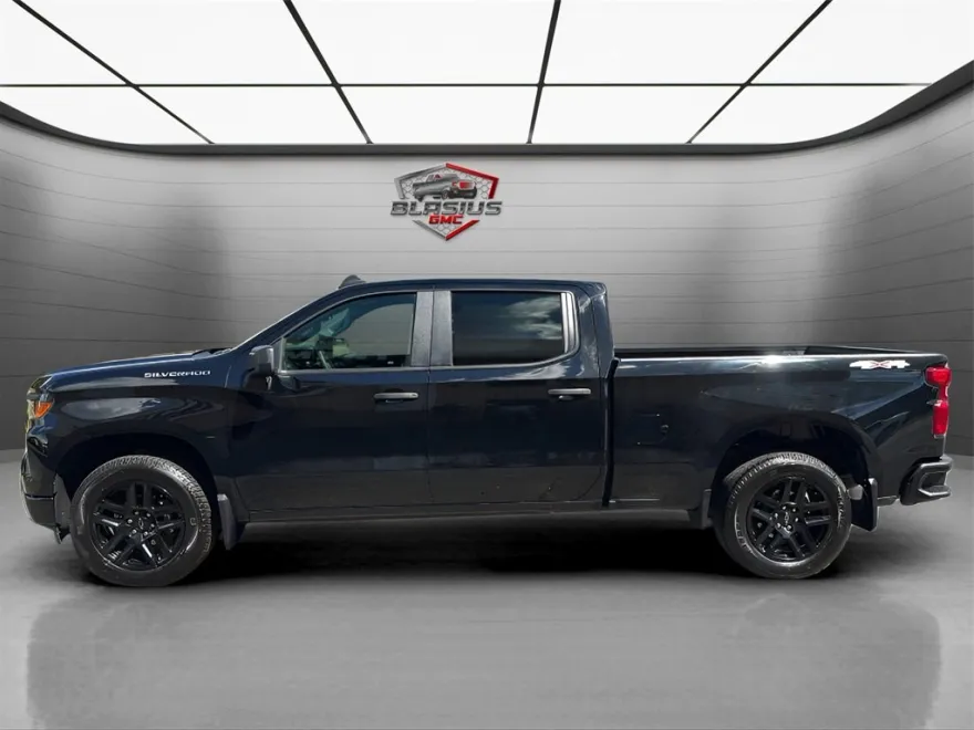 2023 Chevrolet Silverado 1500 Custom photo 1