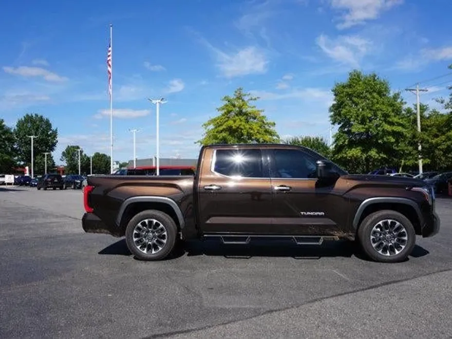 2022 Toyota Tundra Limited photo 1
