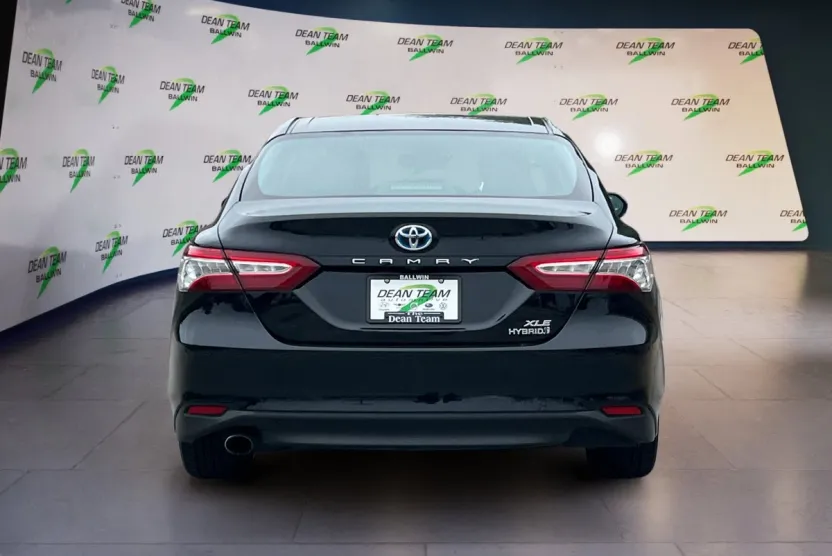 2018 Toyota Camry Hybrid XLE photo 1