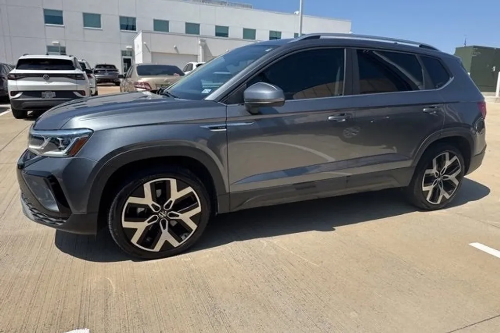 2022 Volkswagen Taos SEL photo 1
