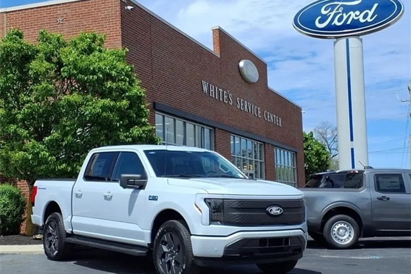2025 Ford F-150 Lightning photo 1