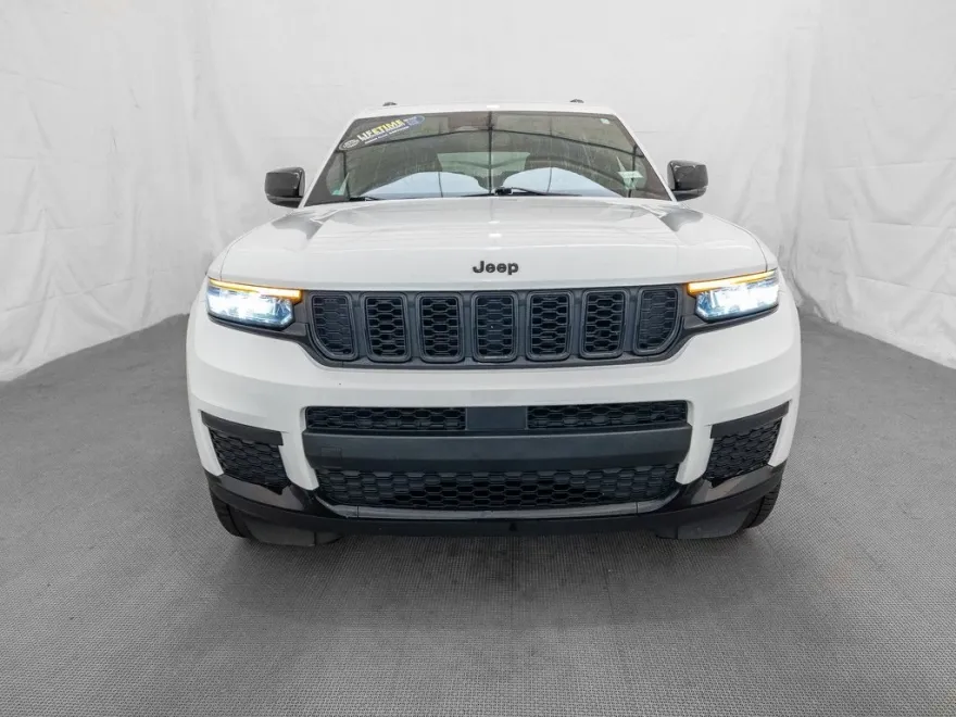 2023 Jeep Grand Cherokee Altitude photo 1
