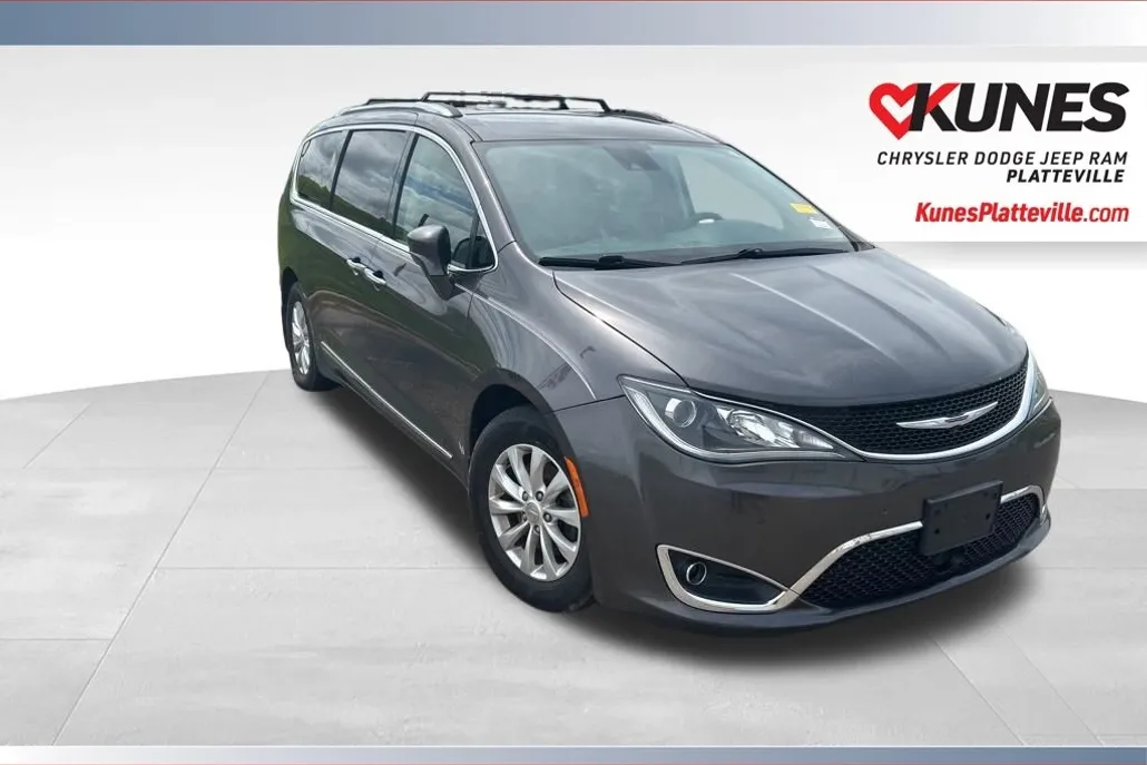 2018 Chrysler Pacifica Touring Plus photo 1