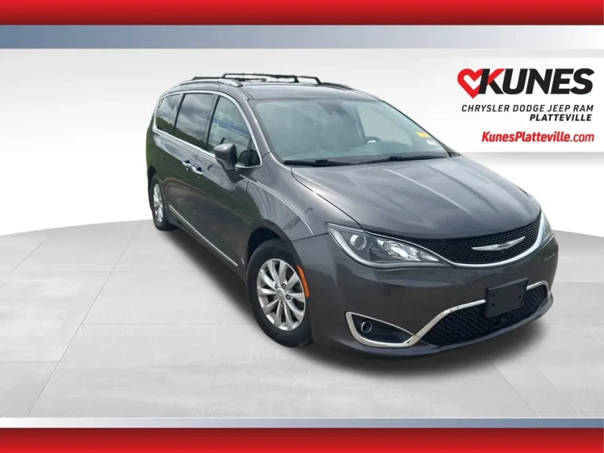 2018 Chrysler Pacifica Touring Plus photo 1