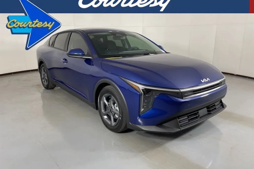 2025 Kia K4 LXS photo 1