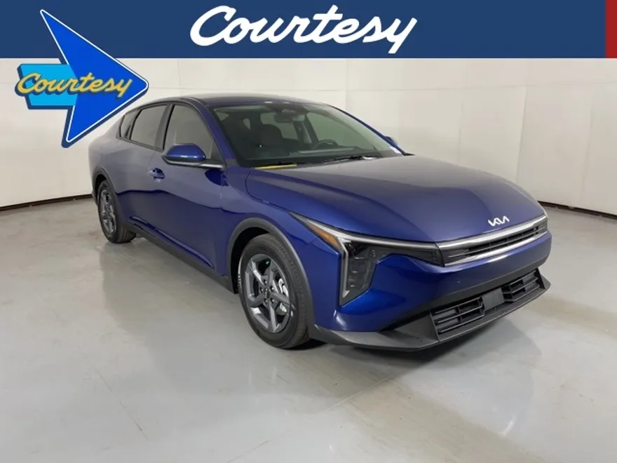 2025 Kia K4 LXS photo 1