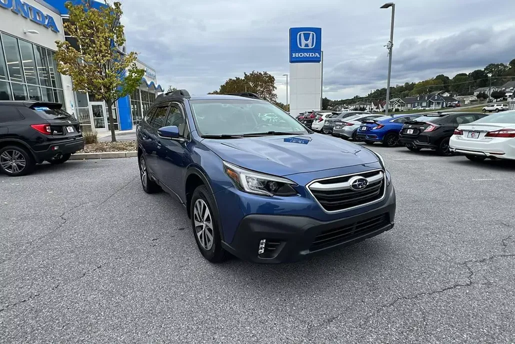 2020 Subaru Outback Premium photo 1