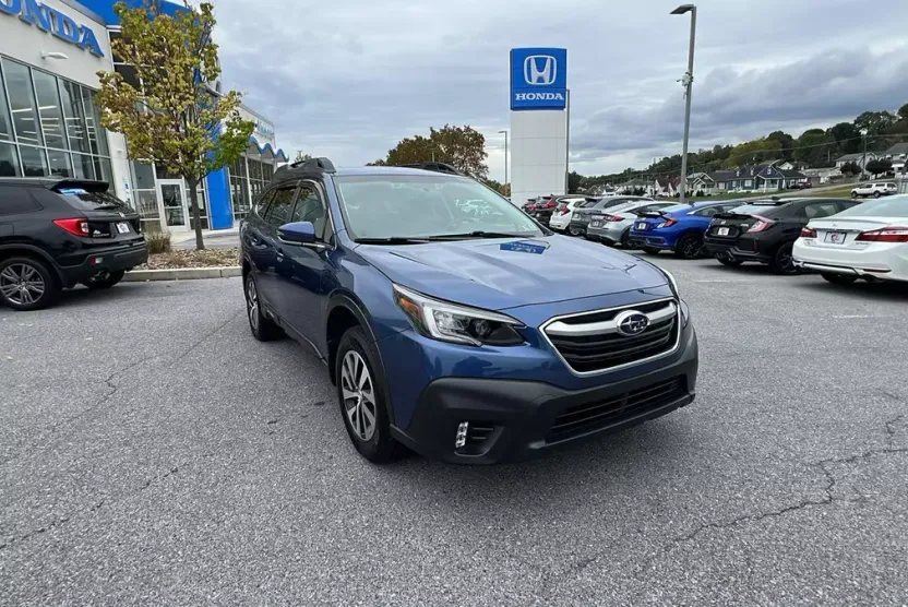 2020 Subaru Outback Premium photo 1