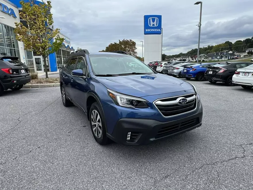 2020 Subaru Outback Premium photo 1