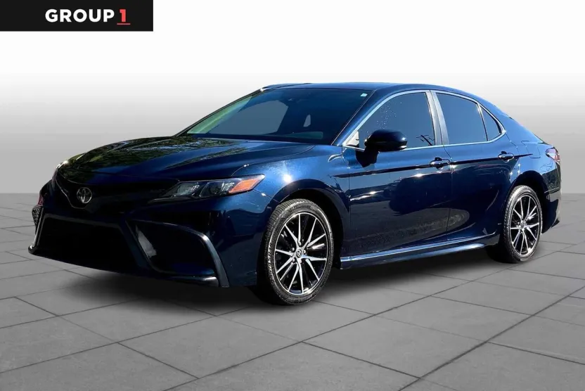 2021 Toyota Camry SE photo 1