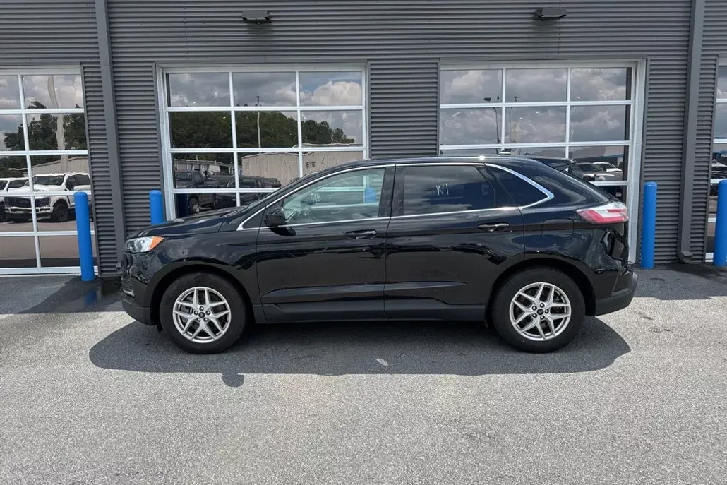 2023 Ford Edge SEL photo 1